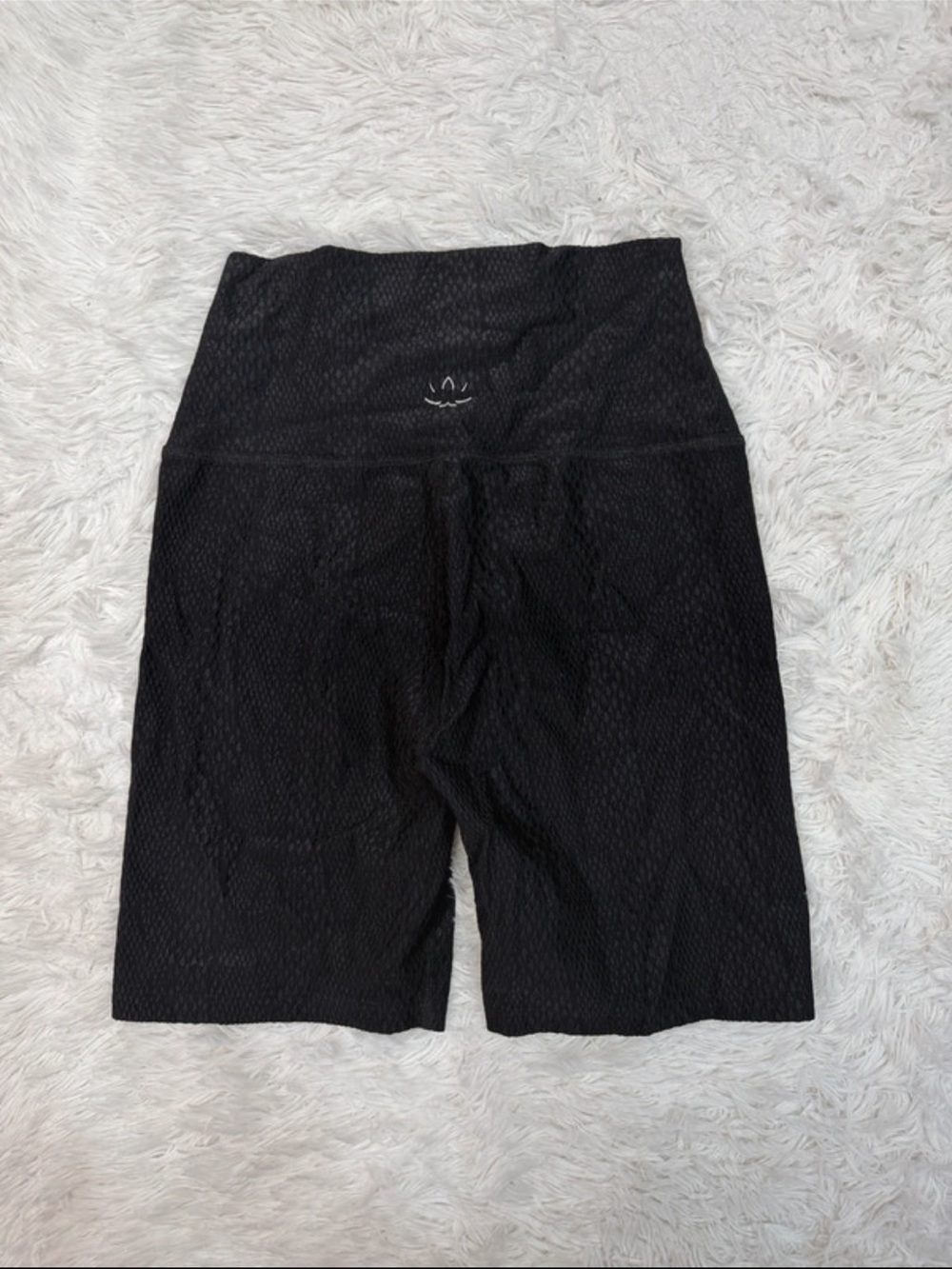 Beyond yoga Women's High-Waist Black Textured Bike Shorts